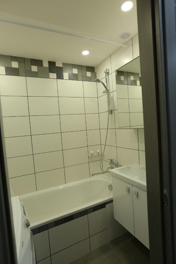 Comfy 2 Room Apartment - Free Parking - 350Mbps Wifi - Netflix Kaunas Eksteriør billede